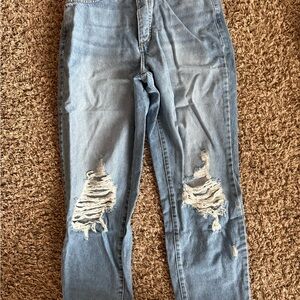 High-Waisted Distressed Straight-Leg Jeans – Light Wash